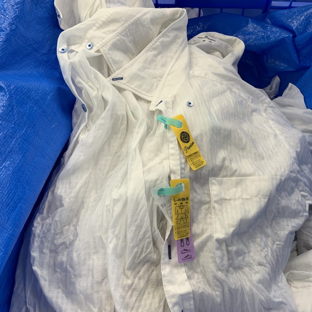 「大人が本気で引っ張っても破れない！？」クリーニングタグから生まれた“最強の紙”が凄すぎる